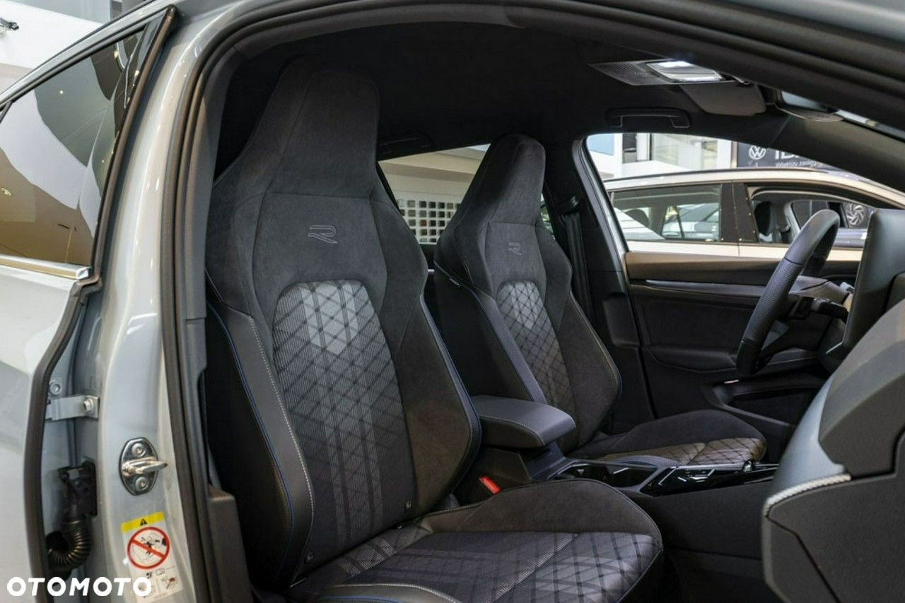 Volkswagen Golf - 23