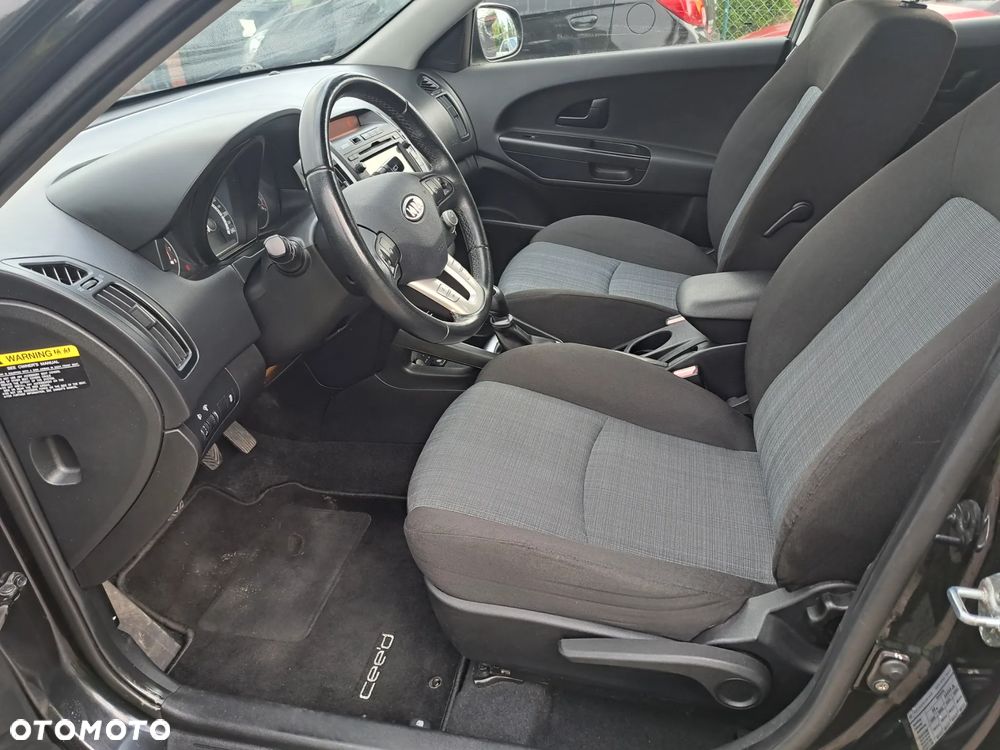 Kia Ceed 1.4 CVVT Dream-Team Edition - 5