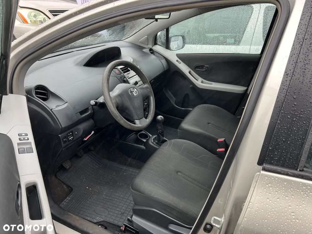 Toyota Yaris 1.0 Luna A/C - 9