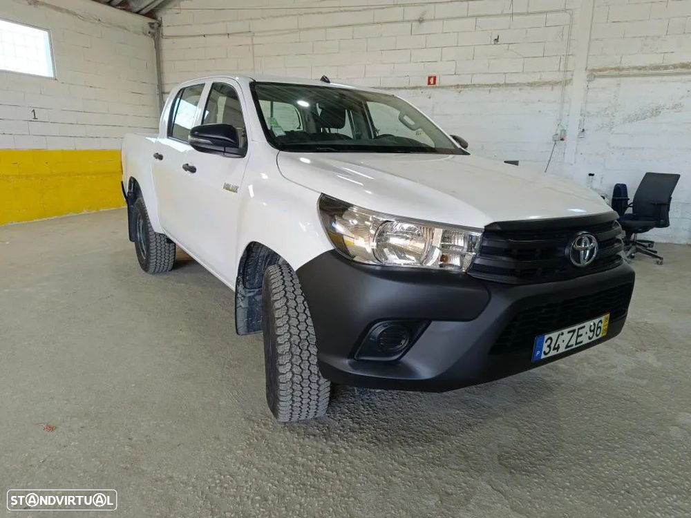 Toyota Hilux 2.4 D-4D 4WD CD CM - 4