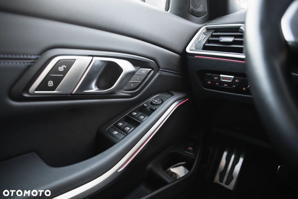 BMW Seria 3 320i Sport Line - 14