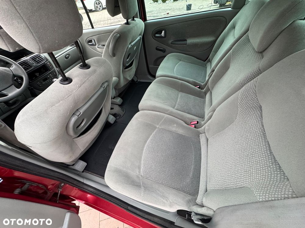 Renault Scenic 1.6 16V Privilege - 11