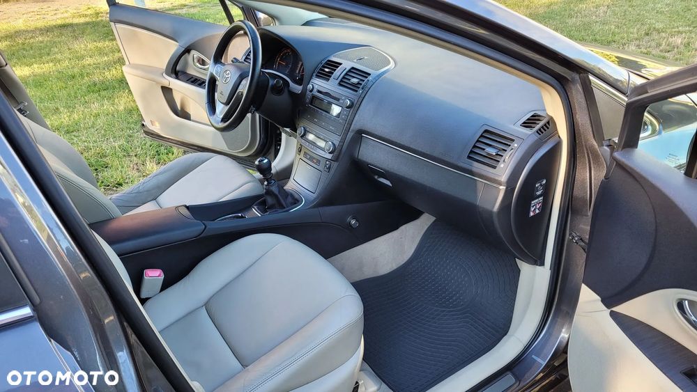 Toyota Avensis 1.8 Premium - 11