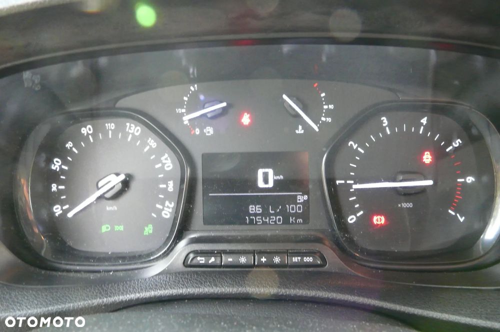 Opel Vivaro BRYGADÓWKA - 32