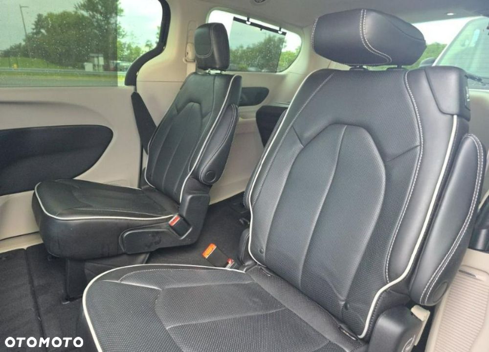 Chrysler Pacifica - 11
