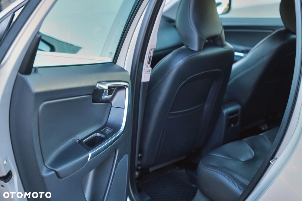 Volvo XC 60 D4 Momentum - 35