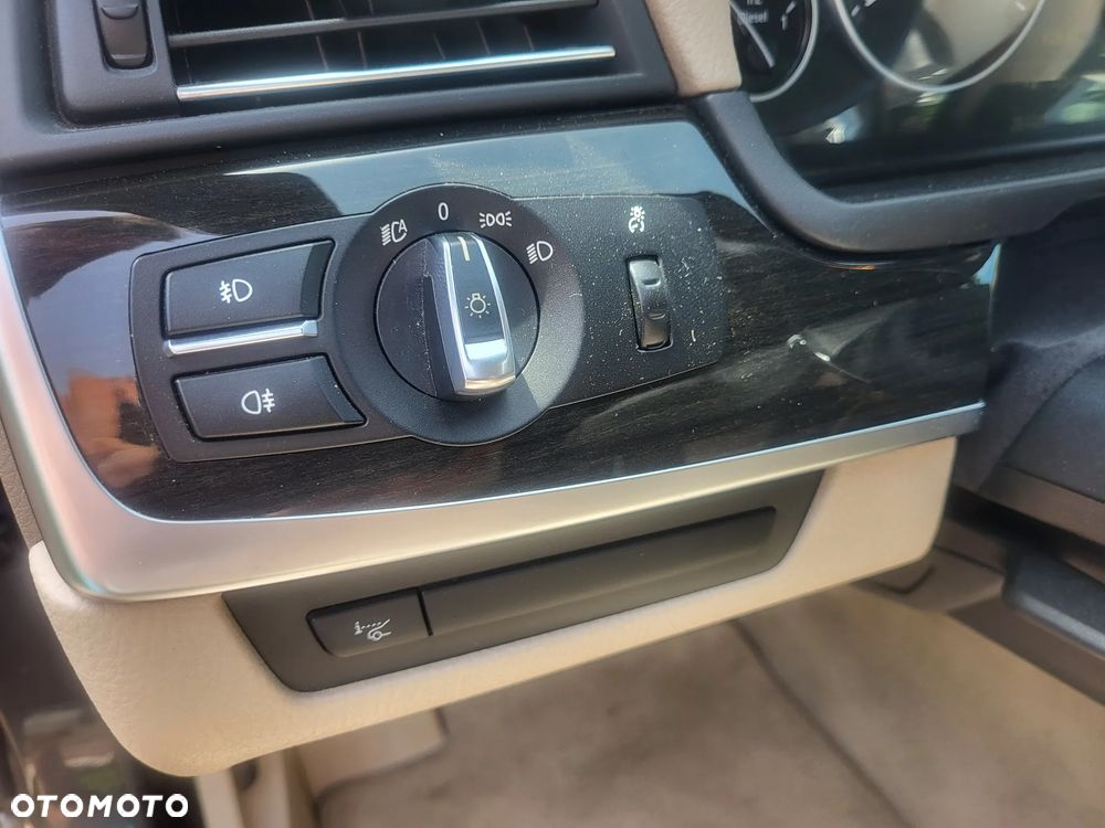 BMW Seria 5 525d - 30