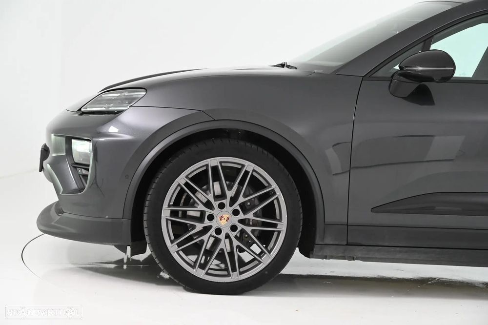 Porsche Macan Electric 4 - 11