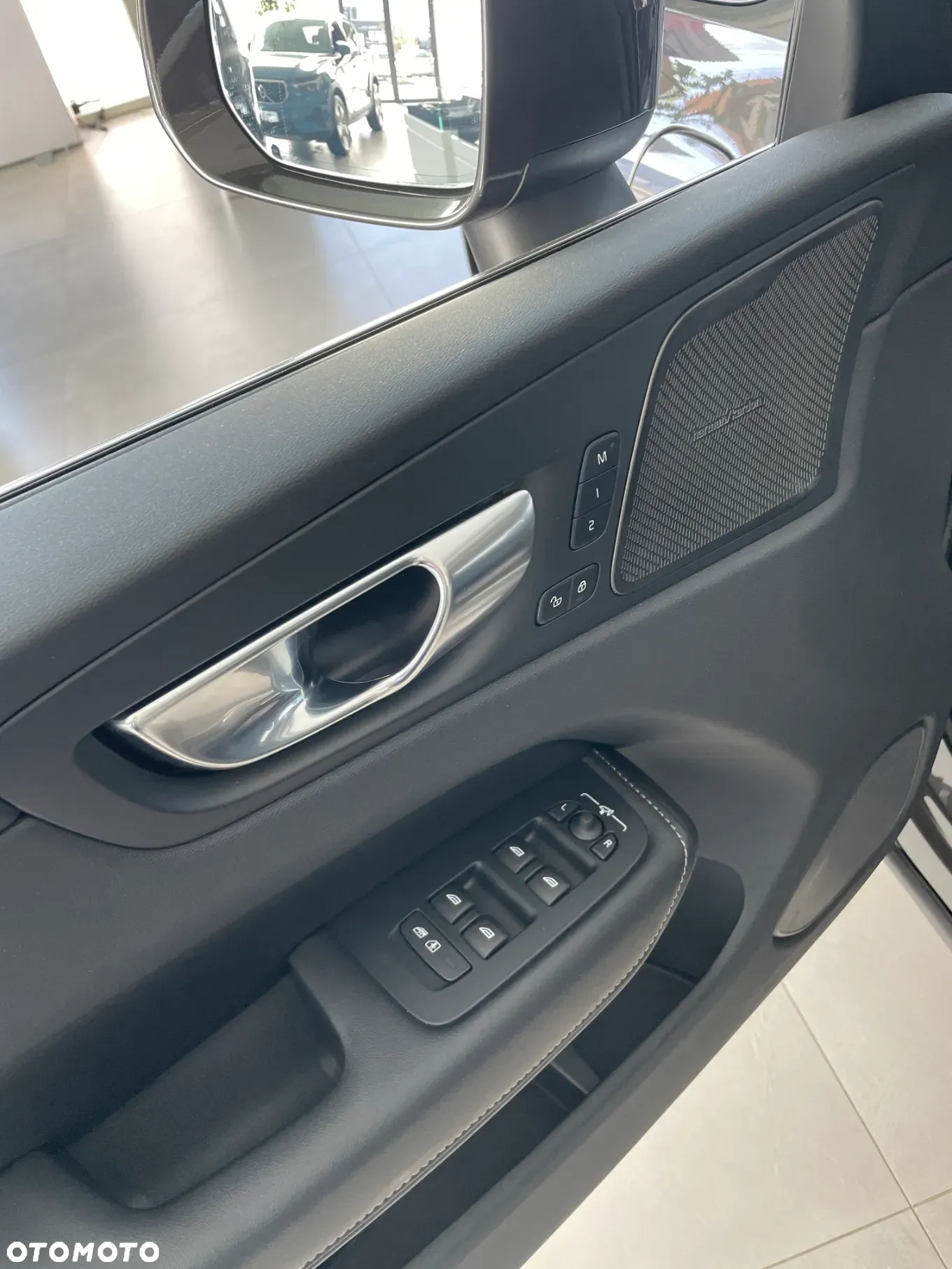 Volvo XC 60 T8 Plug-In Hybrid AWD Ultra Bright - 8