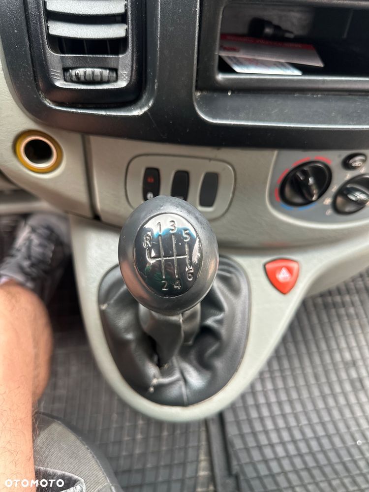 Renault Trafic - 11