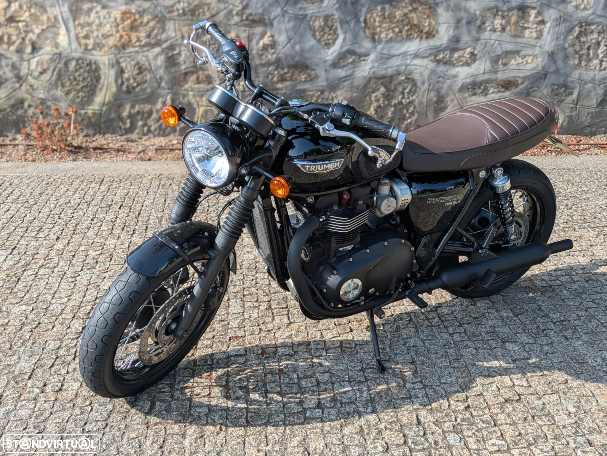 Triumph Bonneville T120 Black - 23