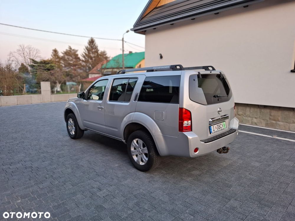 Nissan Pathfinder 2.5 DCi LE - 2
