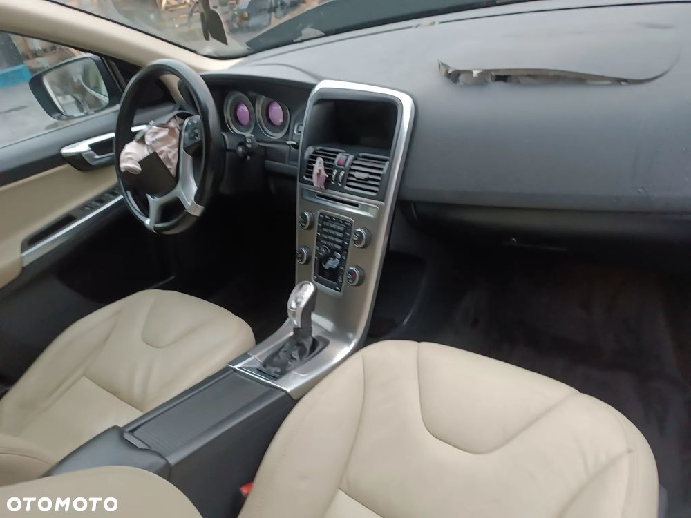 AUTO NA CZĘŚCI -VOLVO XC60 NA CZĘŚCI ĆWIARTKA BŁOTNIK POSZYCIE KLAPA ZDERZAK LAKIER 452-46 Dostawa GWARANCJA !!! Ćwiartka Drzwi Podłużnica Wanna Cały na części !!! Alufelgi Koła Przód Tył Zestaw Komplet Drzwi Klapa Zderzak Błotnik Maska Grill Atrapa Szyba Pas Lampa Lusterko Boczki Fotel Kanapa Kokpit Deska Rozdzielcza Przełącznik Włącznik Sterownik Przewody Wiązka Instalacja Moduł Komputer Czujnik Listwa Pompa Alternator Wtryski Głowica Rozrusznik Kompresor Sprzęgło Dwumas Silnik Skrzynia ABS Klimatyzacji Paliwa Wspomagania Kolektor Turbina Przepustnica Zawór Chłodnica Koło Hak Belka Sanki Zawieszenie Mcpherson Półoś Amortyzator Wydech Tłumik Zacisk Most - 18