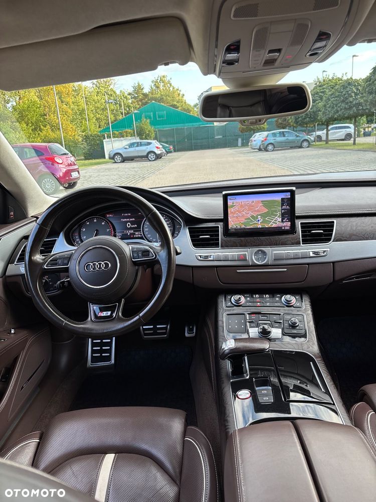 Audi S8 - 25