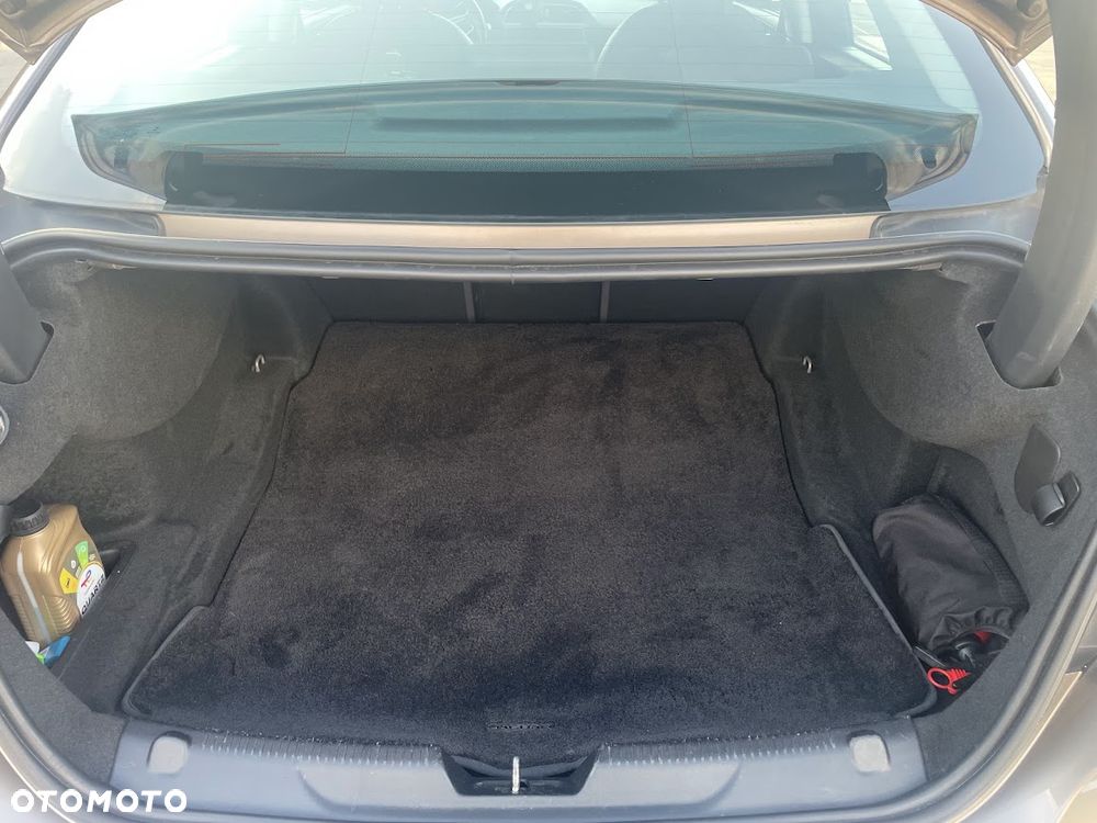 Jaguar XE 2.0 D Prestige - 23