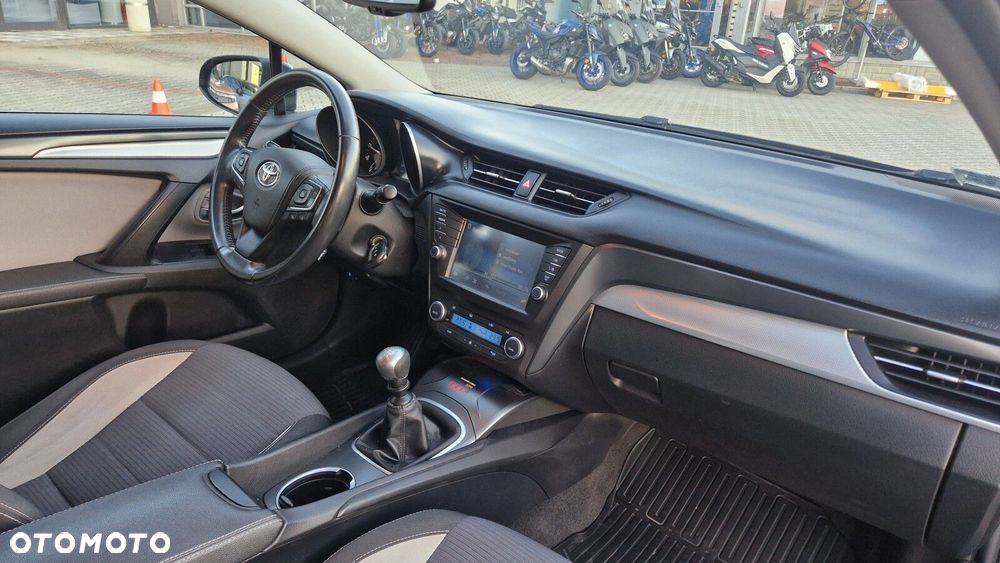 Toyota Avensis 2.0 D-4D Premium - 18