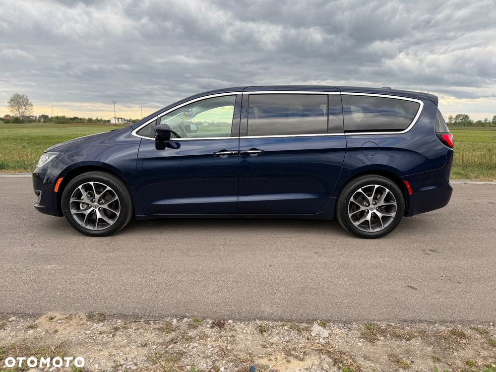 Chrysler Pacifica - 2