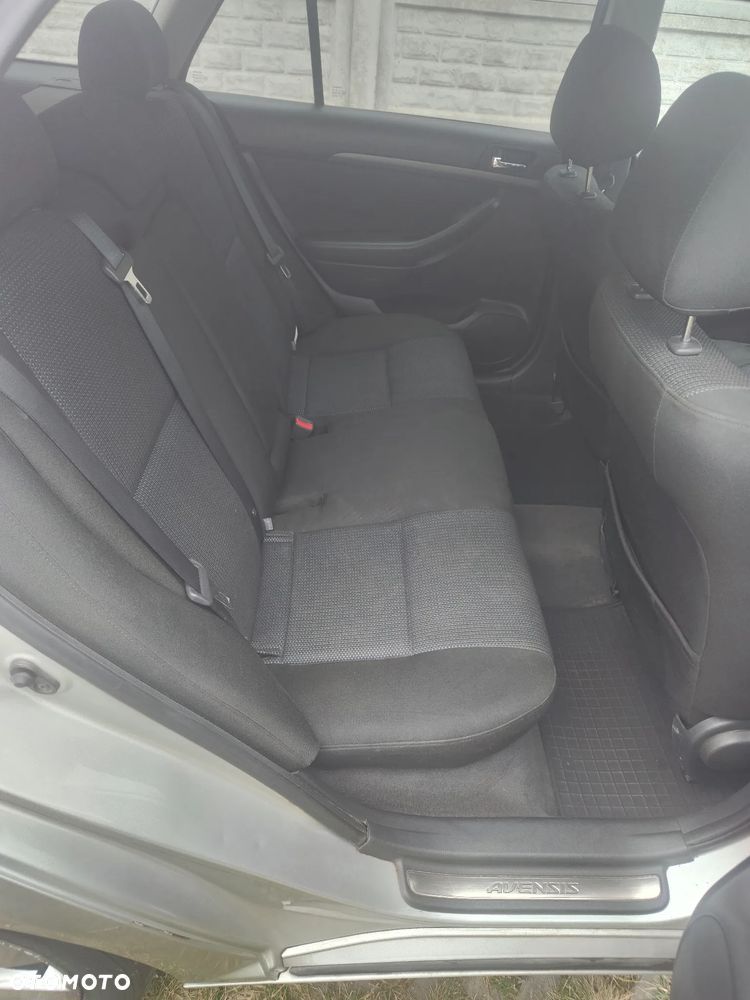 Toyota Avensis 2.0 D-4D - 11