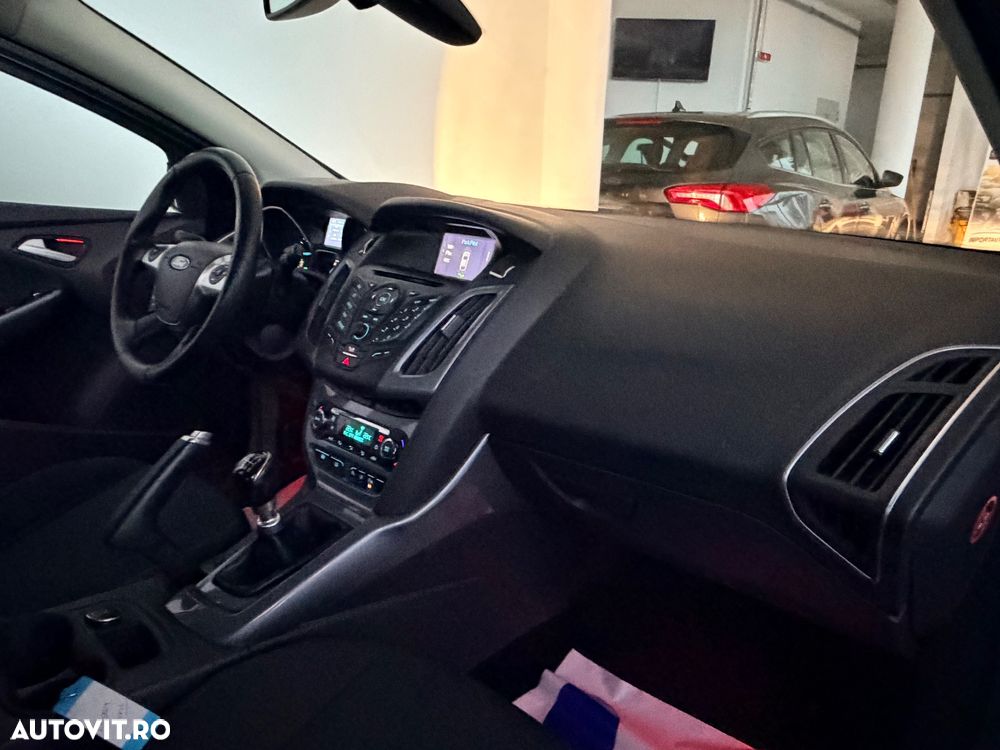 Ford Focus 1.6 TDCI ECOnetic 88g Start-Stopp-System Titanium - 24