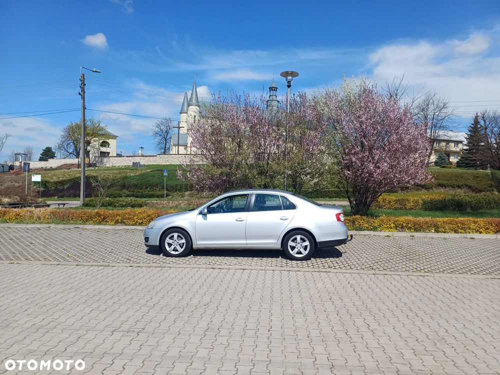 Volkswagen Jetta - 5