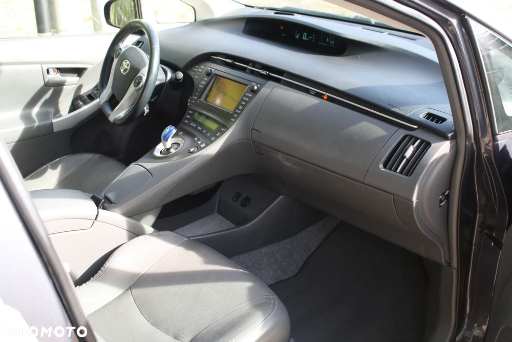 Toyota Prius (Hybrid) Executive - 21