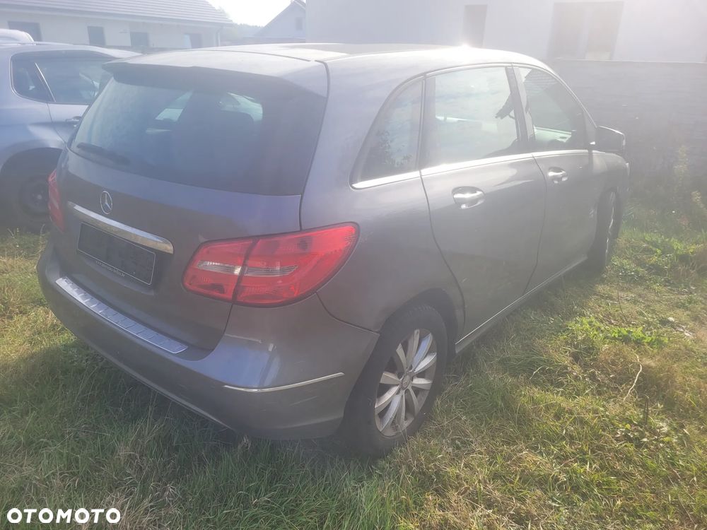 Mercedes-Benz B-Class 2014 photo 2