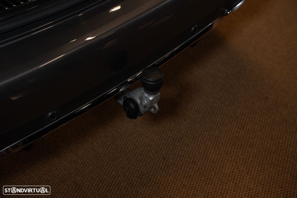 Mercedes-Benz E 300 e AMG Line - 28