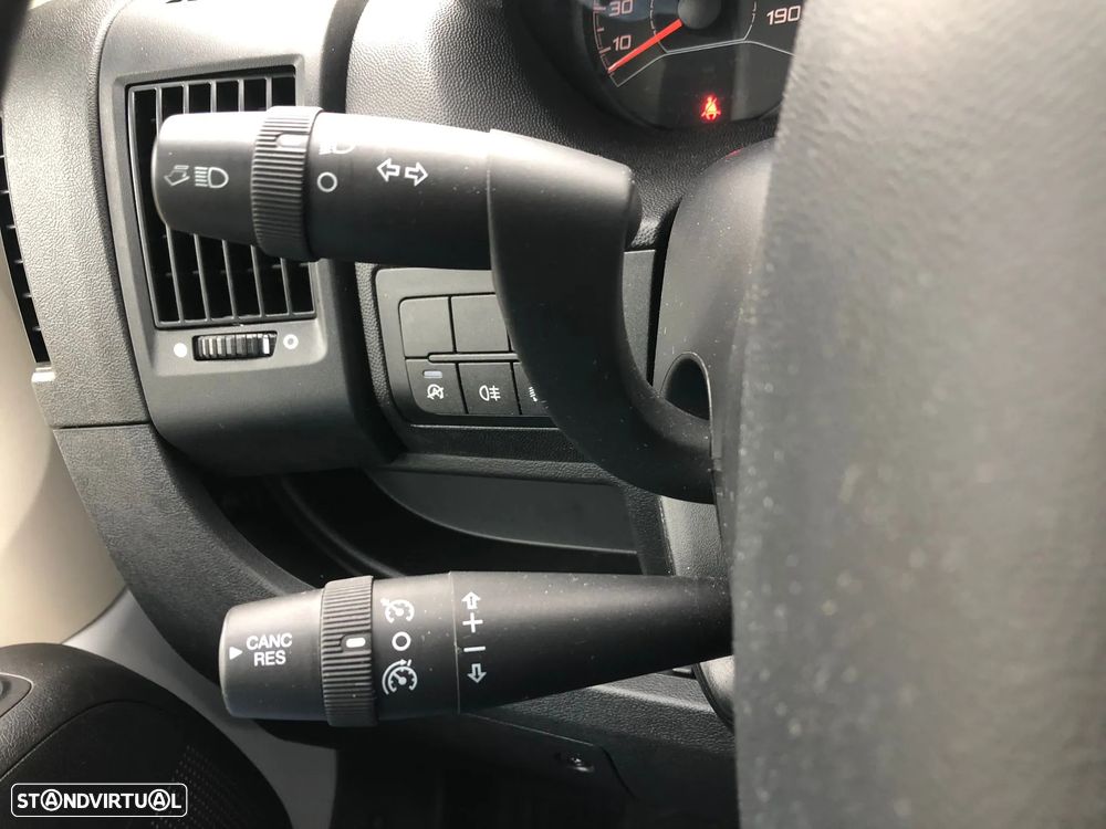 Peugeot Boxer 2.2 BlueHDi L2H2 Premium 140cv IVA / GARANTIA MARCA - 25