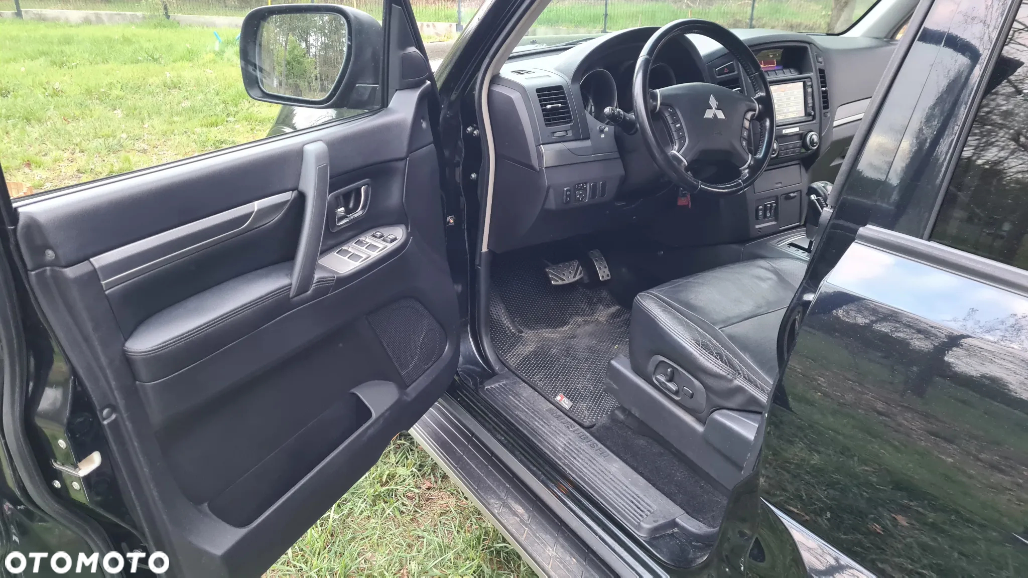 Mitsubishi Pajero - 12