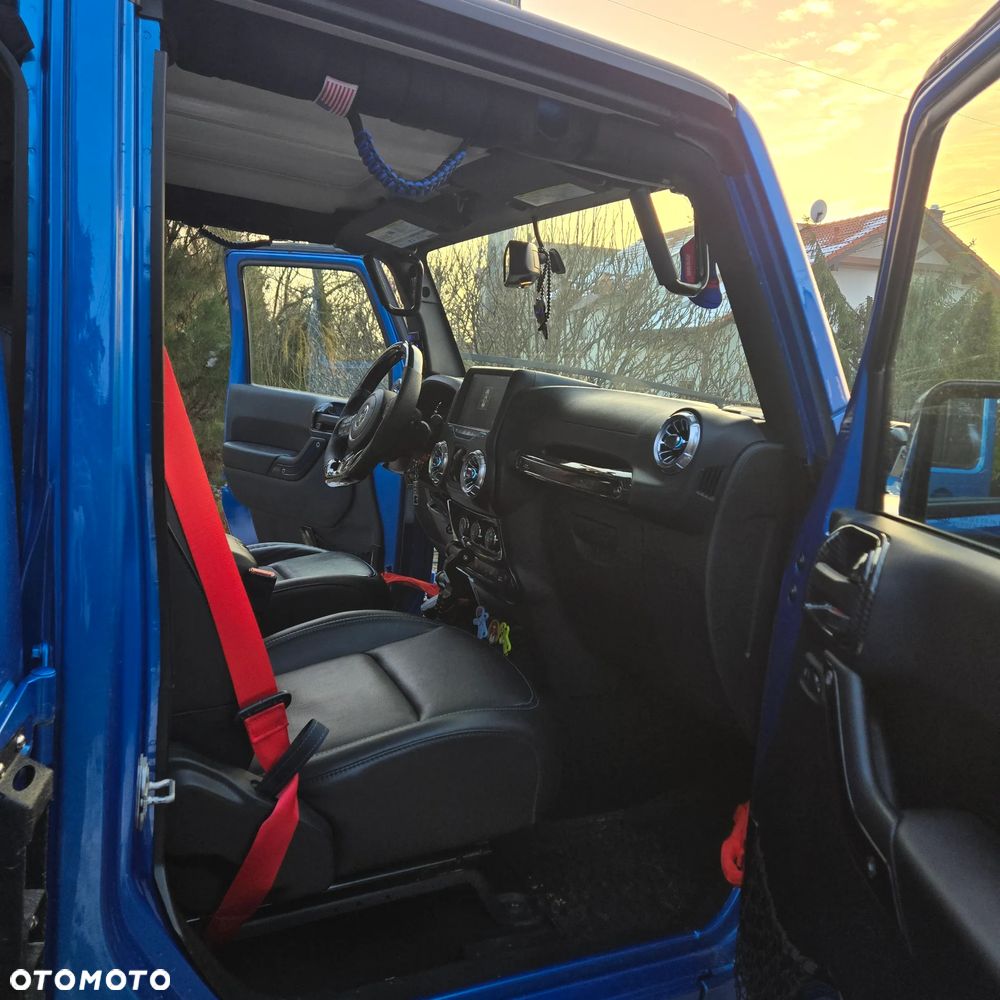 Jeep Wrangler 3.6 Unlim Sahara - 14