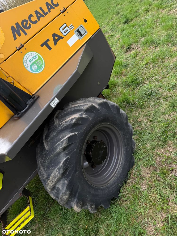 Terex Mecalac TA6s Wozidło wózek z Obrotową Kolebą. 6ton ładowność. 4x4. Silnik Perkins 80KM 4 cylindry. 1900 mtg. 2021 rok. Kamera z wielkim Ekranem! Jazda Rewers 3prędkości. Maszyna jak Nowa z Norweskiego Gospodarstwa! Ani deka luzów i wycieków! Hydrostatic. Pełny Oryginał. Hamulce brzytwa. Serwisy w DEKRA. Maszyna Woziła lekkie ładunki. Praktycznie zerowe zużycie. Wielka Okazja. Wszystko w pełnym Oryginale. Opony Oryginał wszystkie z 2020roku. - 17