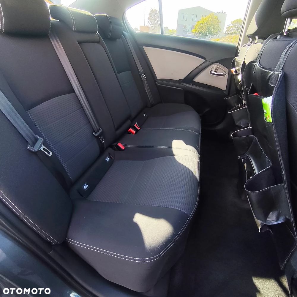 Toyota Avensis - 19
