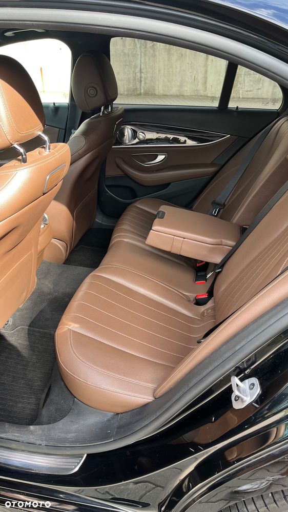 Mercedes-Benz Klasa E 300 9G-TRONIC AMG Line - 17
