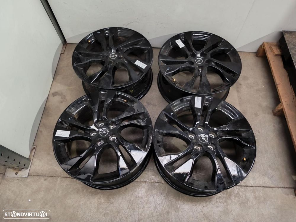 CONJUNTO DE PNEUS OPEL GRANDLAND X - 1