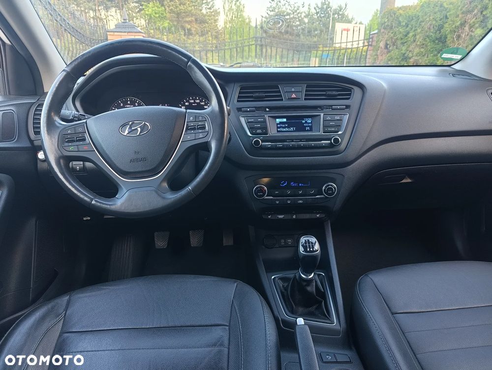 Hyundai i20 1.4 Premium - 24