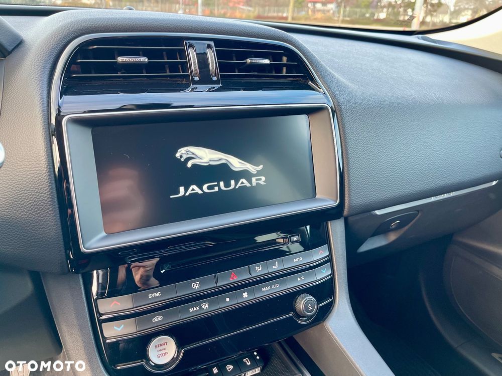 Jaguar F-Pace 2.0 i4D RWD R-Sport - 29
