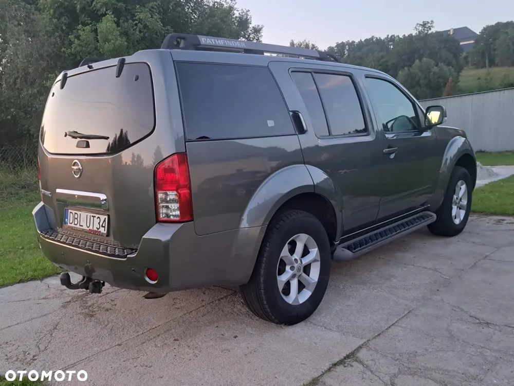 Nissan Pathfinder 2.5 D LE - 7