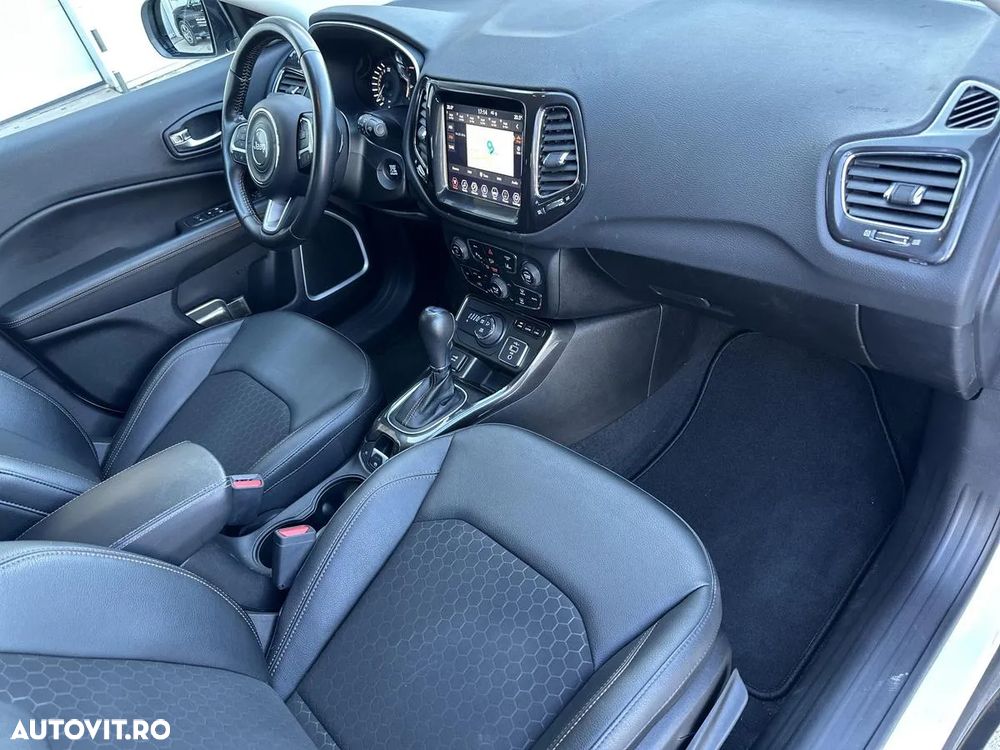 Jeep Compass - 12