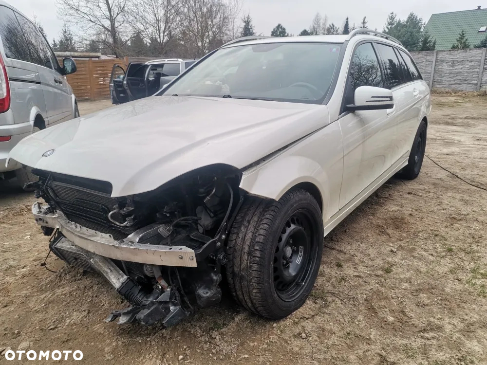 Mercedes-Benz Klasa C 200 CDI BlueEff Avantgarde - 23