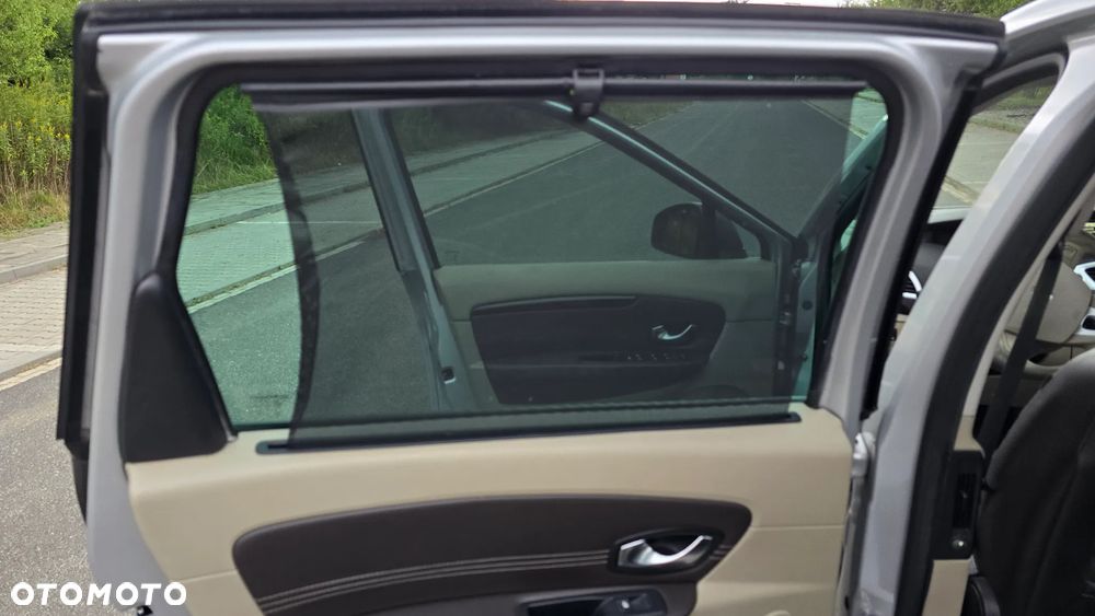 Renault Grand Scenic - 32