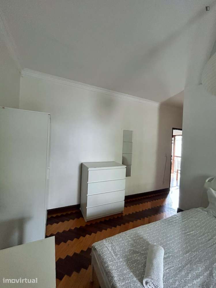 Quarto - localizado em Paranhos Porto - Grande imagem: 5/31
