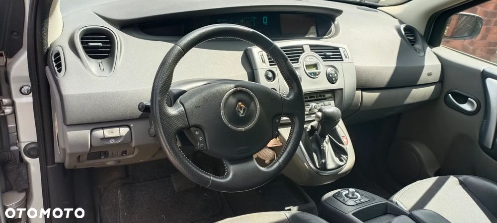 Renault Grand Scenic 1.9 dCi FAP Dynamique - 4