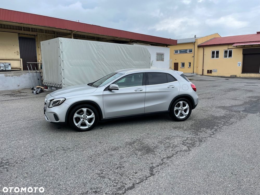 Mercedes-Benz GLA 200 d AMG Line - 2