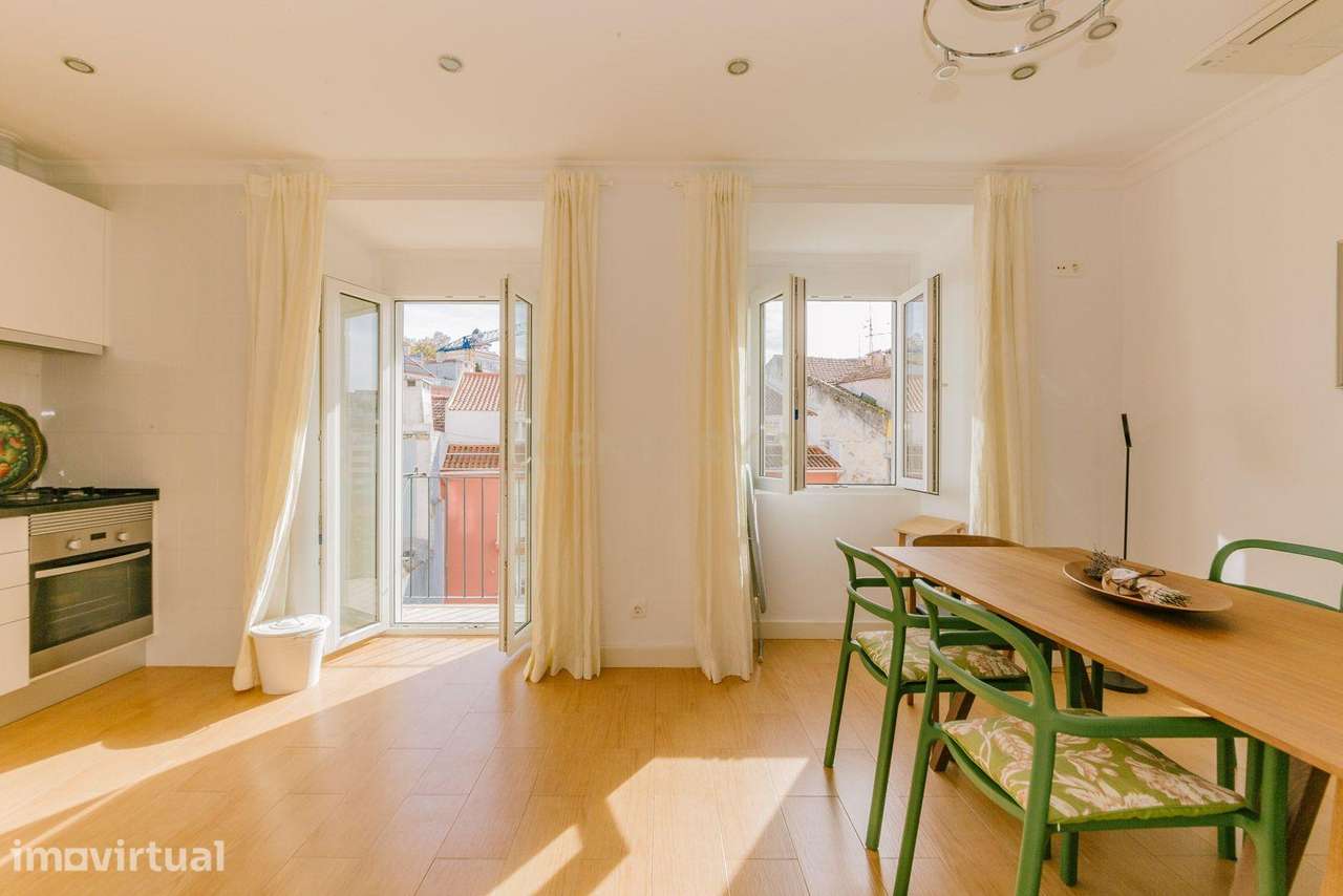 Apartamento T3 Renovado com Varanda a Sul no Centro de Lisboa | Avenid - Grande imagem: 4/18