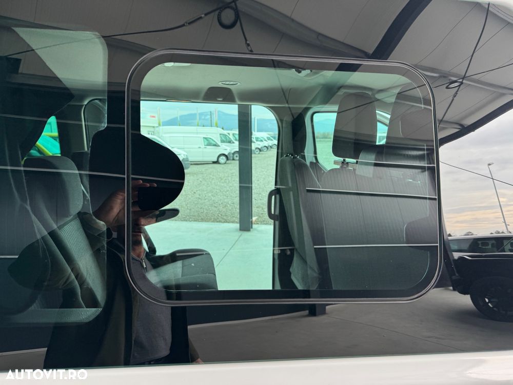 Ford Tourneo Custom - 23