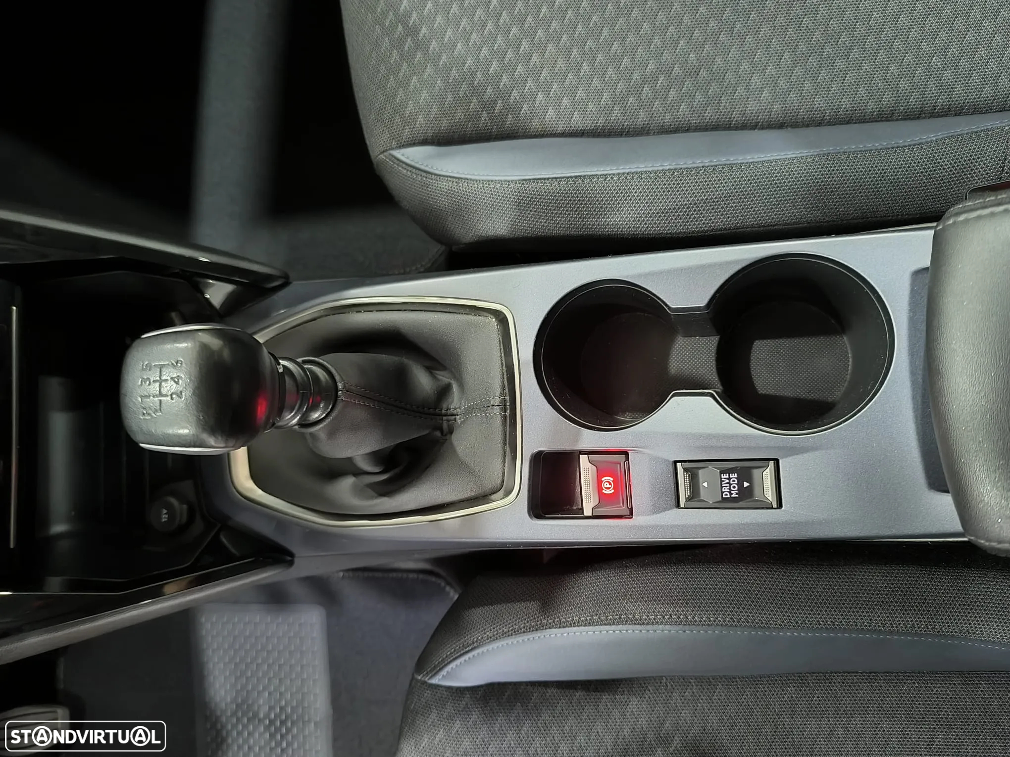 Peugeot 2008 1.2 PureTech Allure - 38
