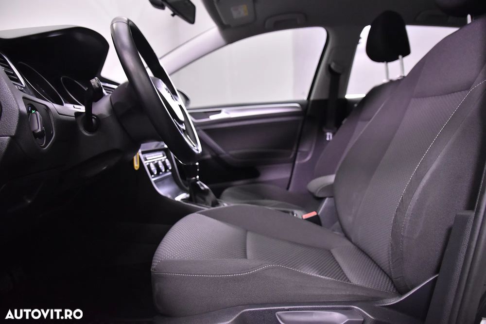 Volkswagen Golf - 20