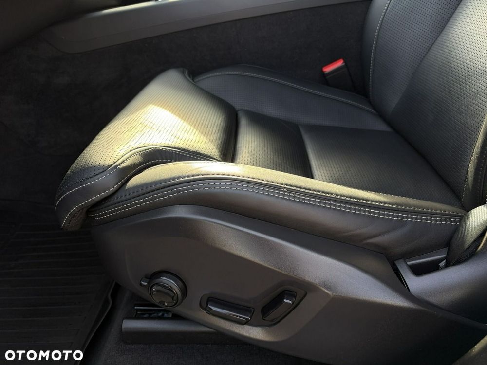 Volvo XC 60 B4 B R-Design - 13