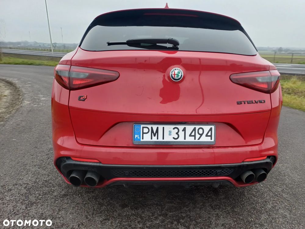 Alfa Romeo Stelvio V6 2.9 Bi-Turbo AT8-Q4 Quadrifoglio - 11