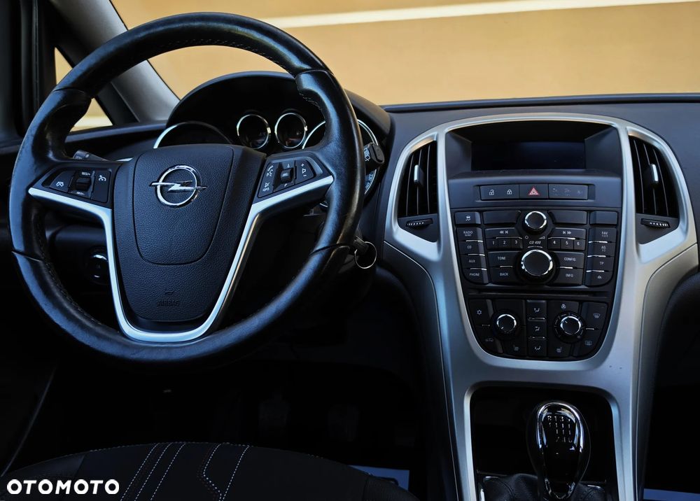 Opel Astra 1.6 Turbo 150 Jahre - 40